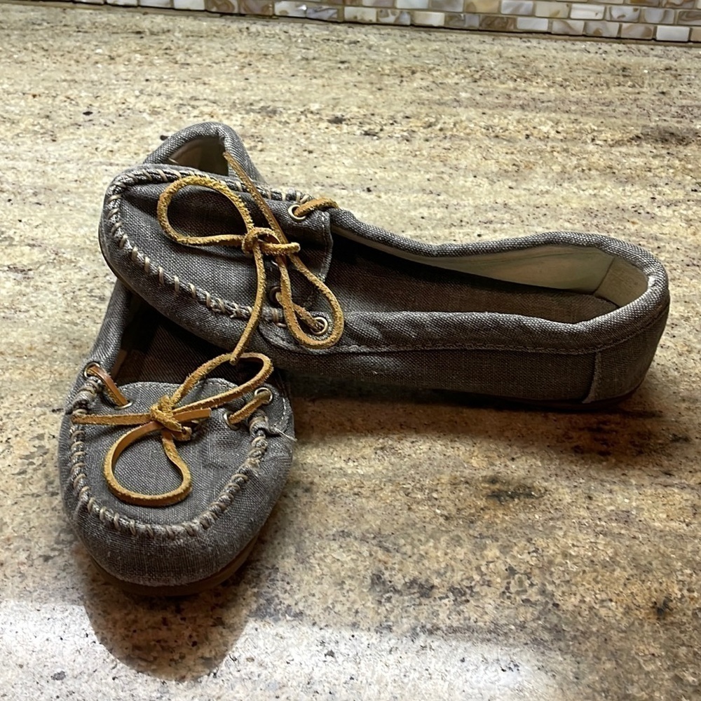 Minnetonka Gray Canvas Boat Shoes Moccasin Flats Women’s Size 7
